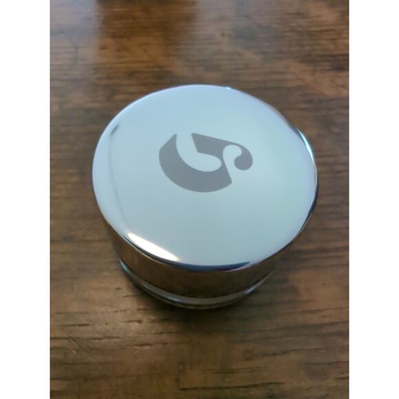 Glossier STRETCH Balm Concealer color (Medium 5 ) 4.8g/0.17oz - Picture 3 of 4